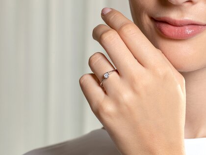 Anillo de compromiso Touch en 18K oro blanco con diamante 0,23ct D/IF