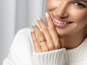 Anillo de compromiso Touch en 9K oro blanco con diamante 0,13ct G/SI