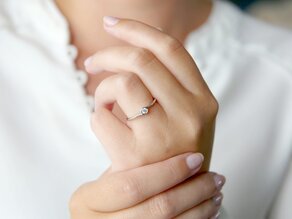 Anillo de compromiso Touch en 14K oro blanco con diamante 0,08ct D/IF