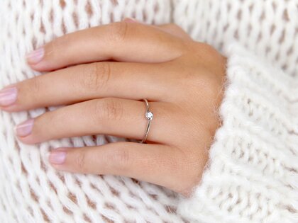 Anillo de compromiso Touch en 14K oro blanco con diamante 0,08ct D/IF