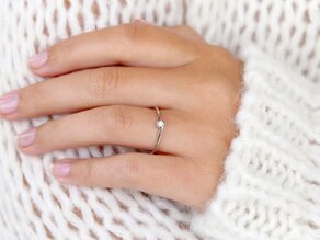 Anillo de compromiso Touch en 14K oro blanco con diamante 0,08ct D/IF