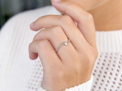 Anillo de compromiso Twist Petite en 14K oro blanco con diamante 0,06ct G/SI