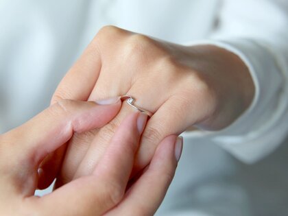 Anillo de compromiso Twist Petite en 14K oro blanco con diamante 0,06ct G/SI