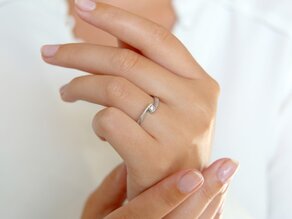 Anillo de compromiso Twist Petite en 14K oro blanco con diamante 0,09ct G/SI