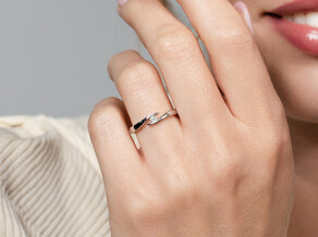 Anillo de compromiso Twist en 14K oro blanco con diamante 0,07ct H/SI