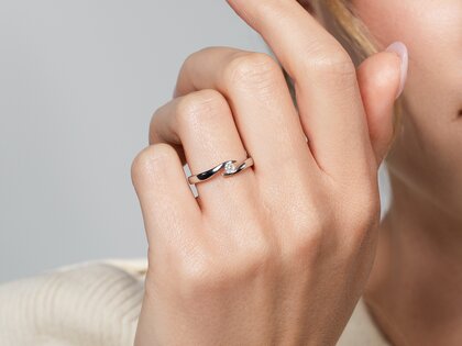 Anillo de compromiso Twist en plata 925/- con diamante 0,10ct G/VS