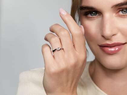 Anillo de compromiso Twist en 14K oro amarillo con diamante 0,20ct H/SI