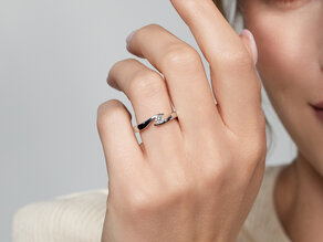 Anillo de compromiso Twist en 14K oro amarillo con diamante 0,20ct H/SI