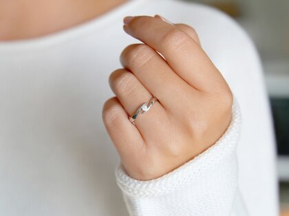 Anillo de compromiso Twist en plata 925/- con diamante 0,10ct G/VS
