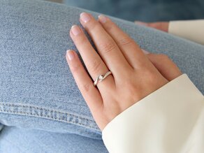 Anillo de compromiso Twist en plata 925/- con diamante 0,15ct G/SI