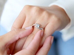 Anillo de compromiso Twist en 9K oro blanco con diamante 0,75ct H/SI