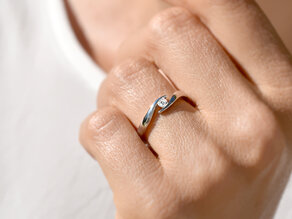 Anillo de compromiso Twist en plata 925/- con diamante 0,15ct G/SI